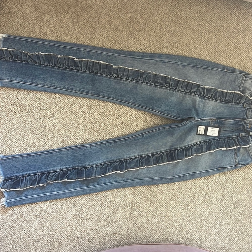 I am selling a denim jeans called Ursula from carmardenim.com.
